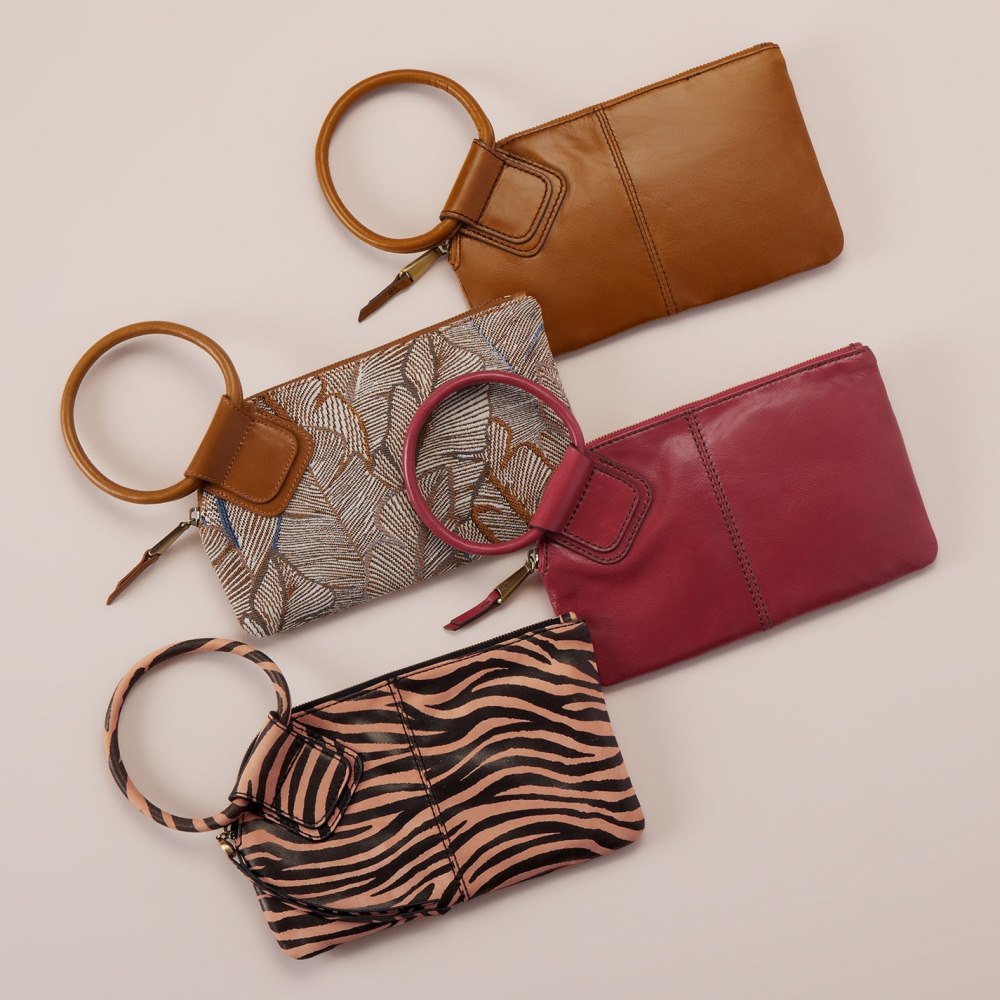 Hobo | Sable Wristlet in Tapestry Fabric With Leather Trim - Feather Tapestry