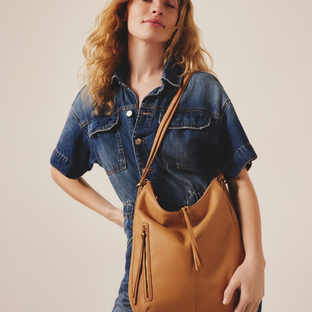 Hobo | Merrin Convertible Backpack in Pebbled Leather - Sandstorm