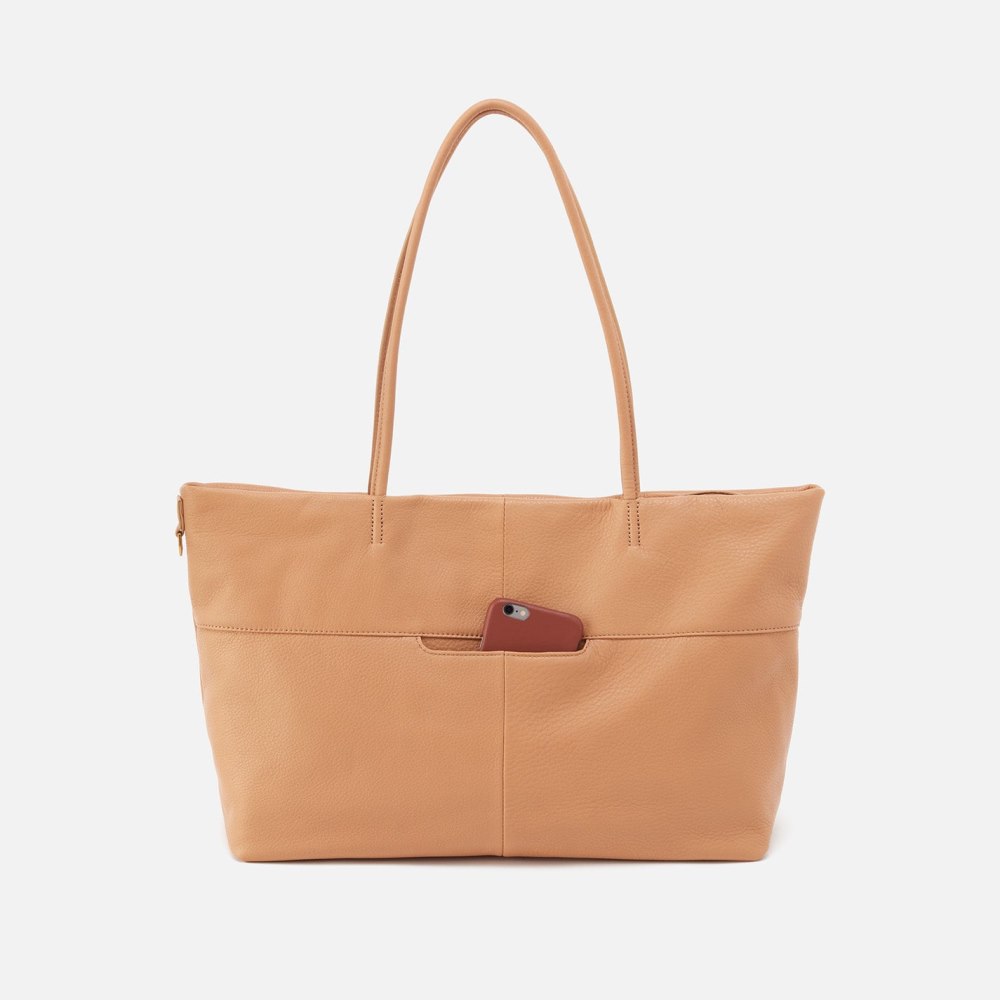 Hobo | Tripp East-West Tote in Pebbled Leather - Sandstorm