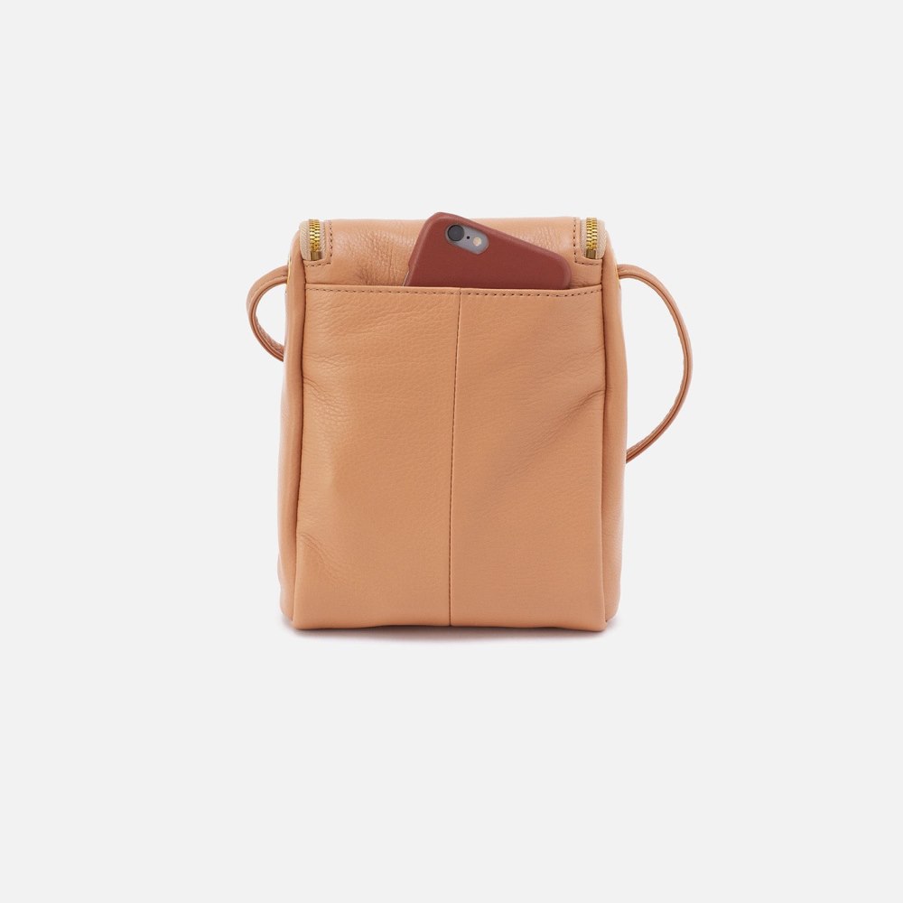 Hobo | Fern Crossbody in Pebbled Leather - Sandstorm