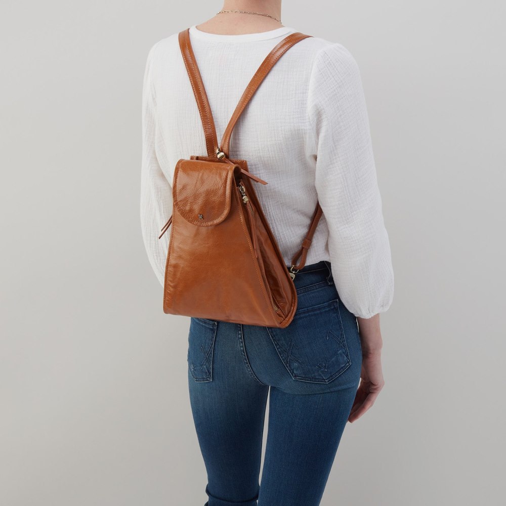 Hobo | Betta Backpack in Polished Leather - Truffle