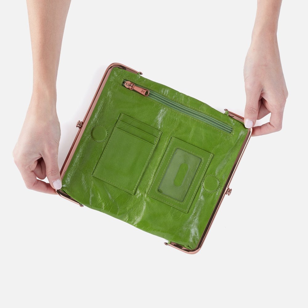 Hobo | Lauren Clutch-Wallet in Polished Leather - Garden Green