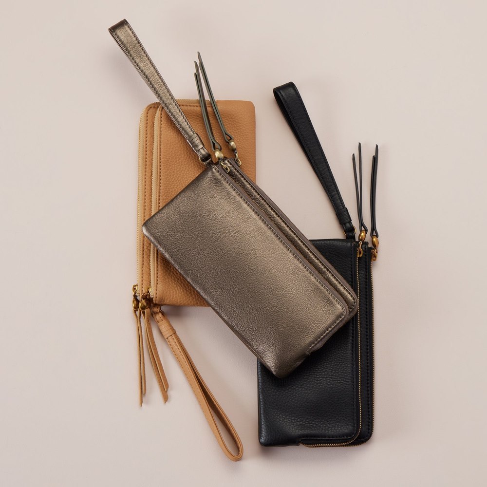 Hobo | Dayton Wristlet in Pebbled Leather - Sandstorm