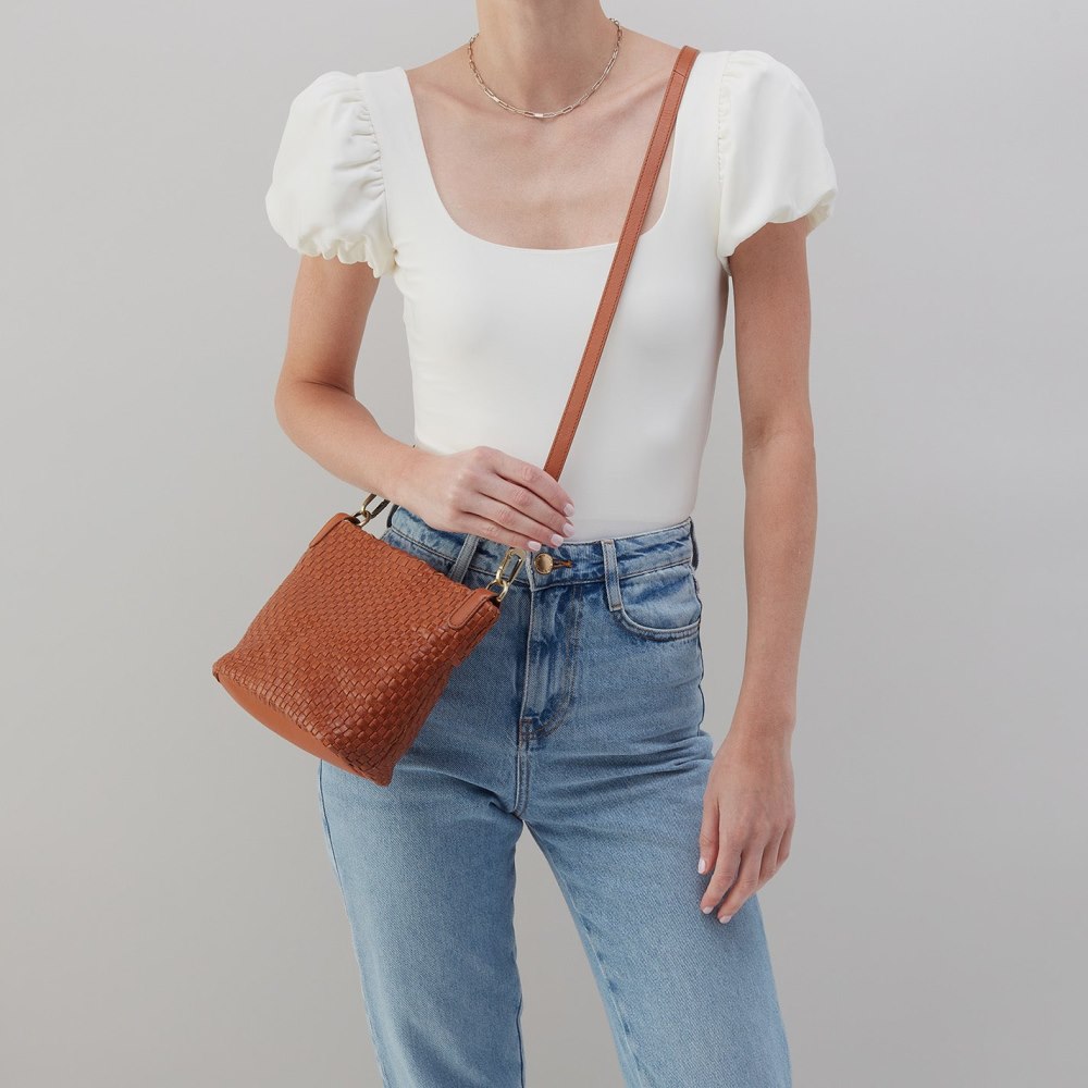 Hobo | Bolder Convertible Crossbody in Wave Weave Leather - Wheat