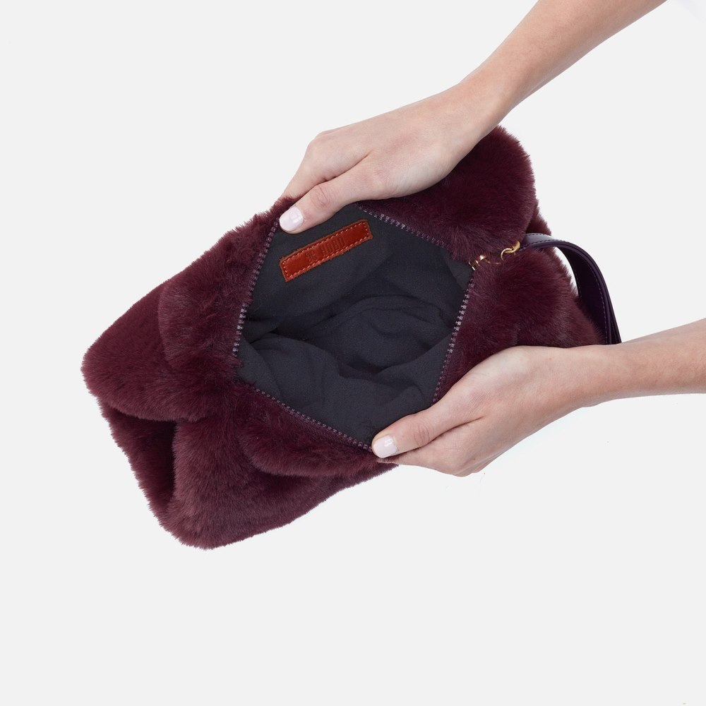 Hobo | Zuri Muff in Faux Fur and Polished Leather - Plum