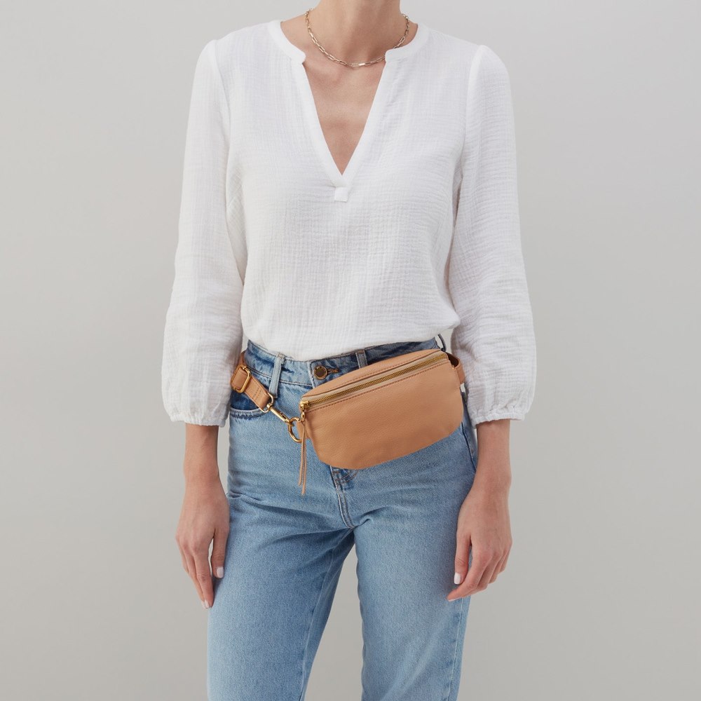 Hobo | Fern Belt Bag in Pebbled Leather - Sandstorm