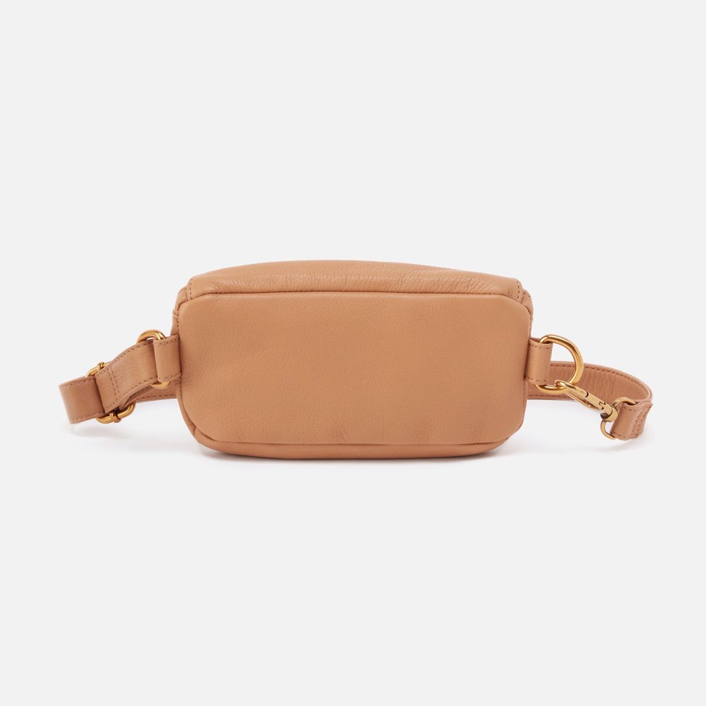 Hobo | Fern Belt Bag in Pebbled Leather - Sandstorm