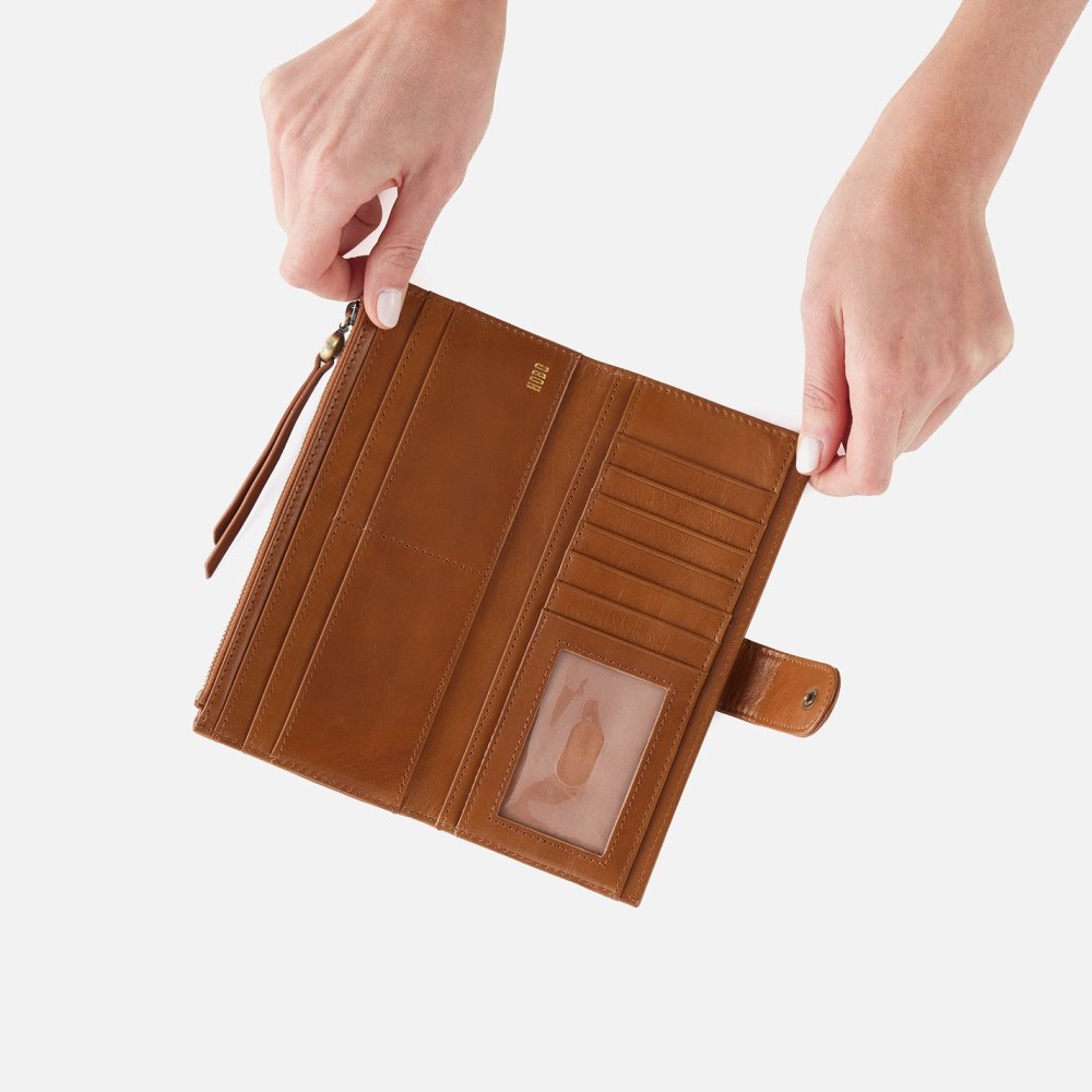 Hobo | Max Continental Wallet in Polished Leather - Truffle