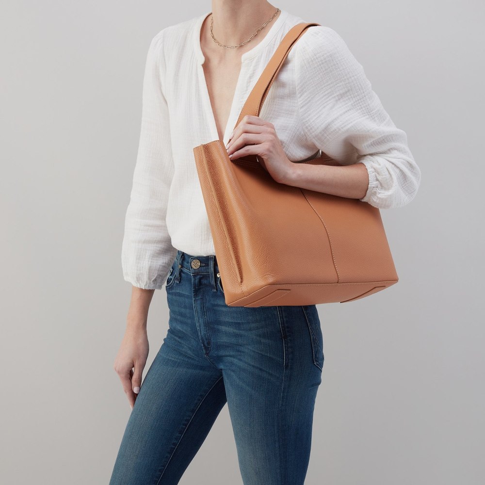 Hobo | Vida Tote in Micro Pebbled Leather - Biscuit