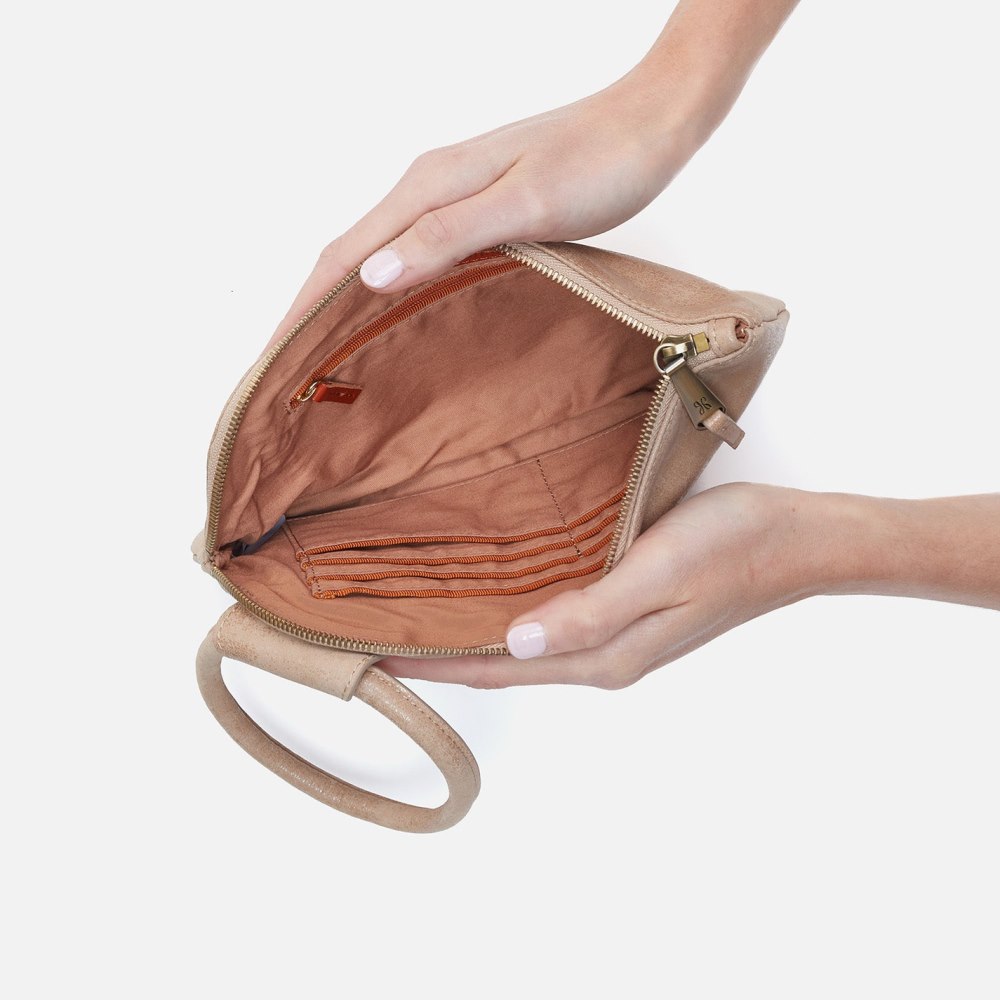 Hobo | Sable Wristlet in Buffed Leather - Irish Creme