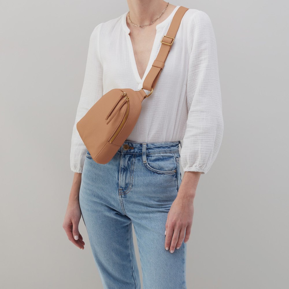 Hobo | Fern Sling in Pebbled Leather - Sandstorm