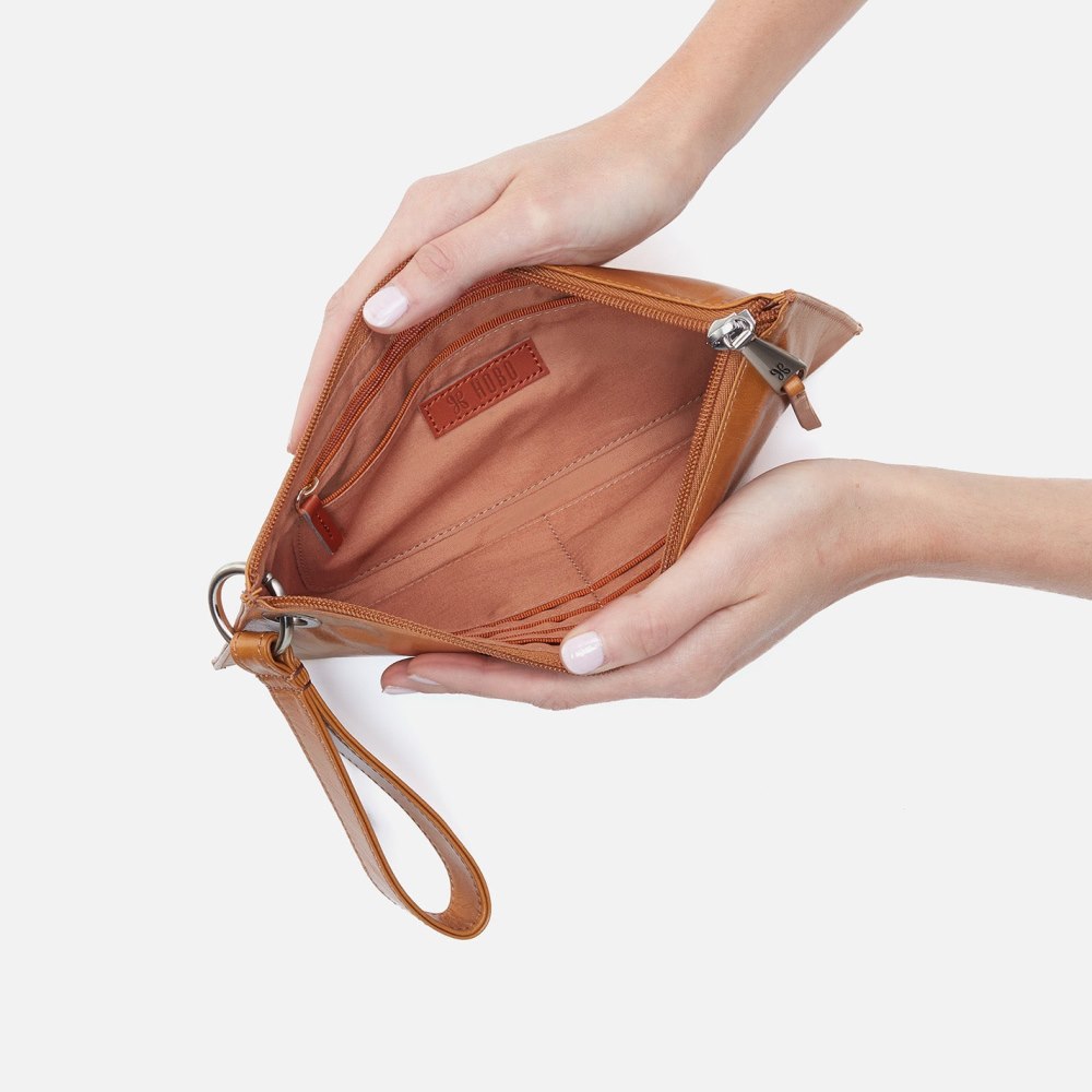 Hobo | Vida Wristlet in Polished Leather - Natural