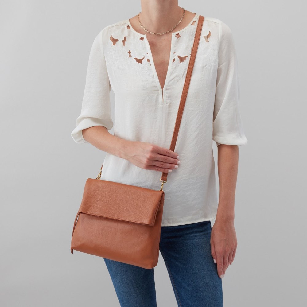 Hobo | Draft Crossbody in Pebbled Leather - Cashew