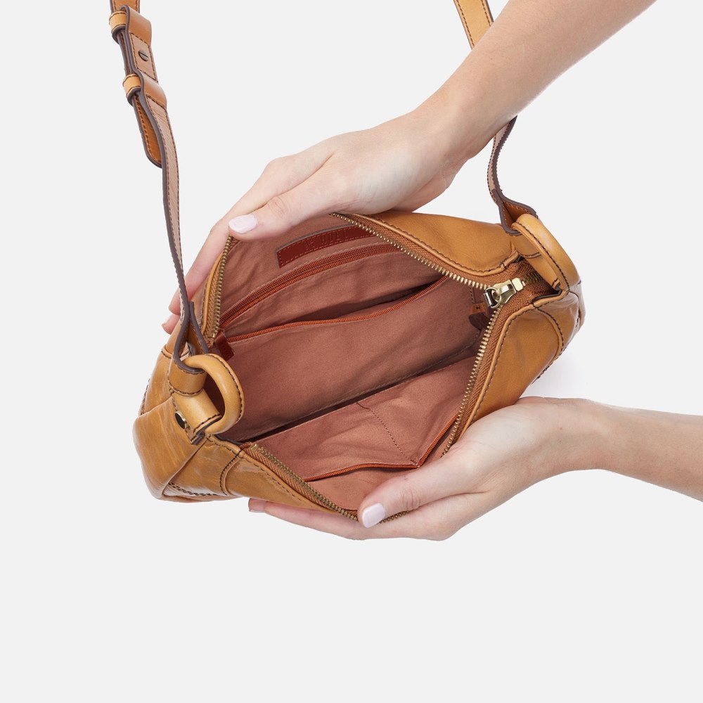 Hobo | Sheila Scoop Crossbody in Polished Leather - Natural