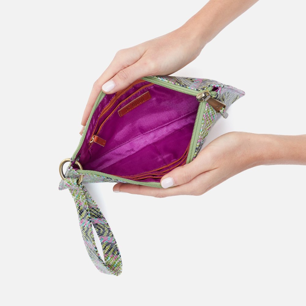 Hobo | Vida Wristlet in Printed Leather - Geo Diamond Print