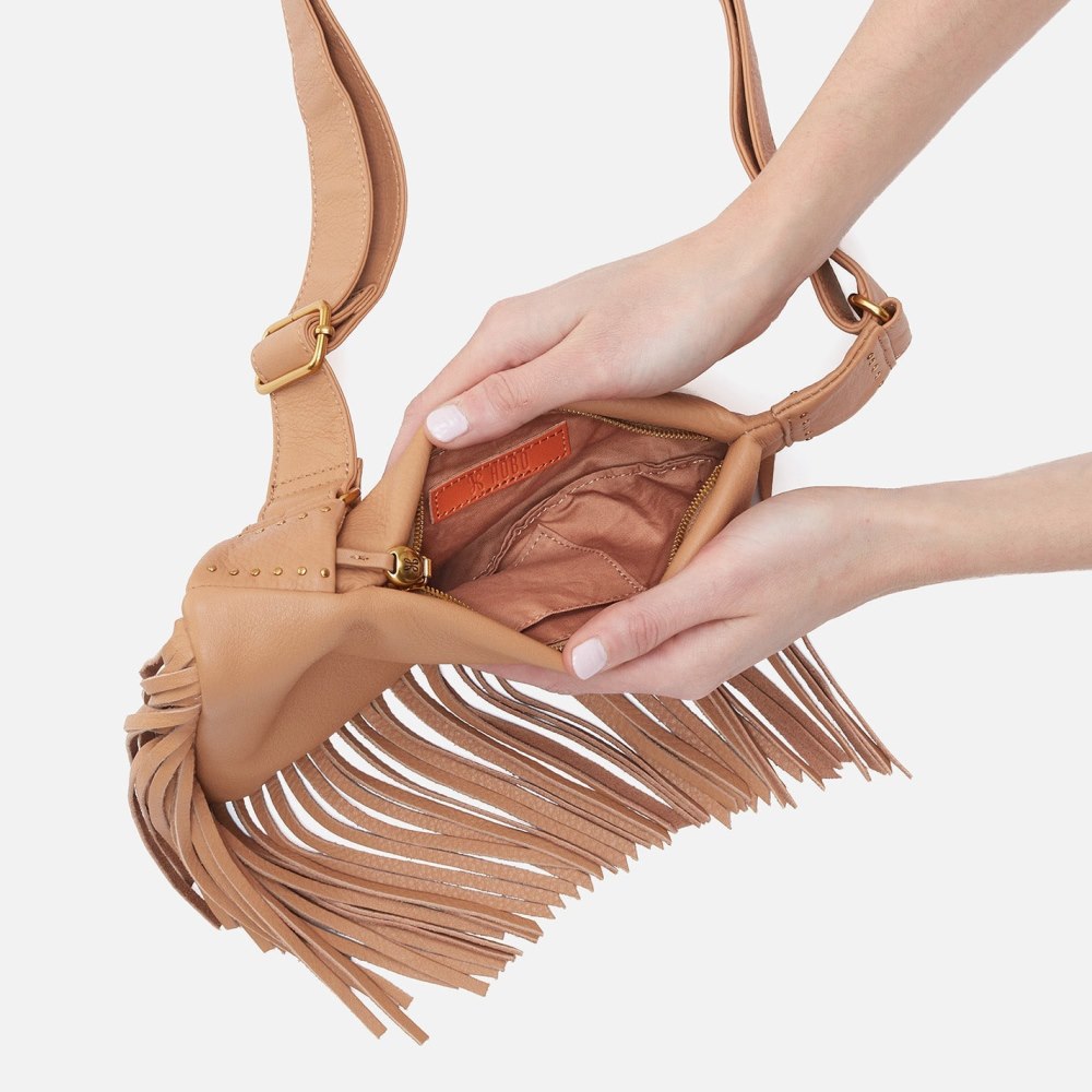 Hobo | Bodhi Sling in Pebbled Leather - Sandstorm With Fringe