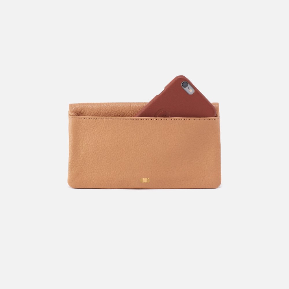 Hobo | Lumen Continental Wallet in Pebbled Leather - Sandstorm