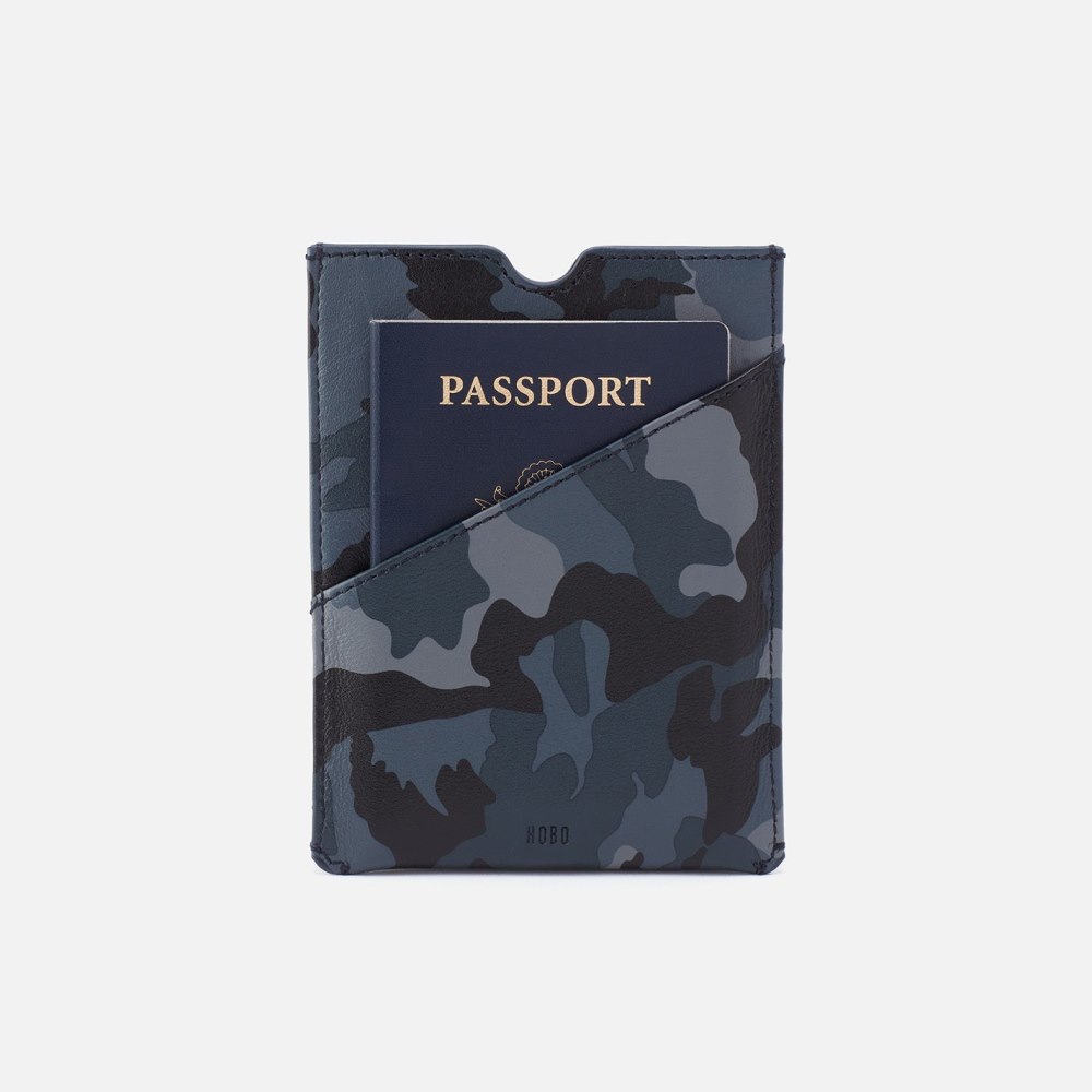 Hobo | Men's Passport Holder in Silk Napa Leather - Blue Camo