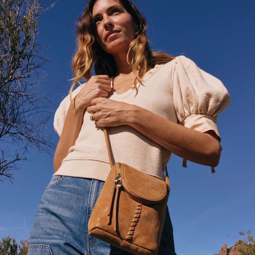 Hobo | Fern Crossbody in Buffed Leather - Whiskey