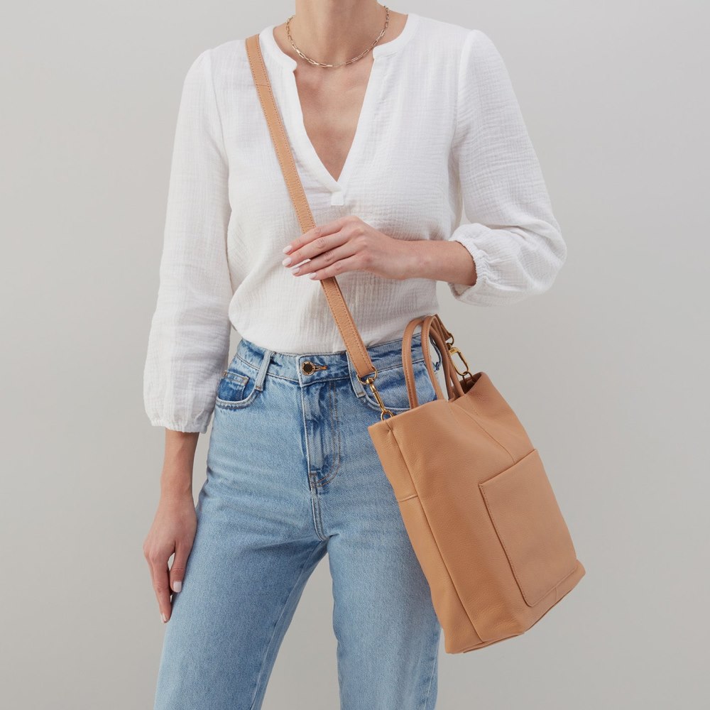 Hobo | Tripp Tote in Pebbled Leather - Sandstorm