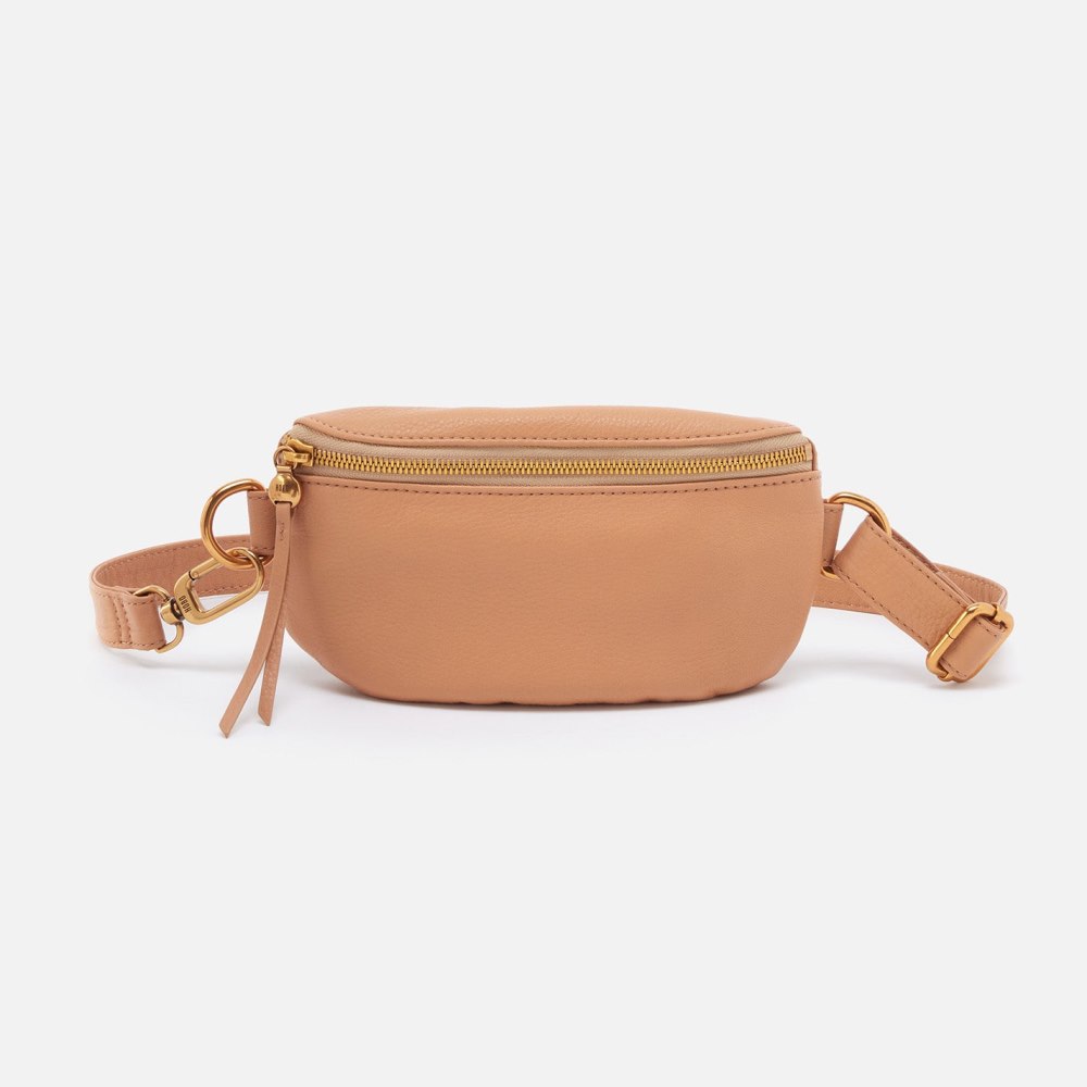 Hobo | Fern Belt Bag in Pebbled Leather - Sandstorm