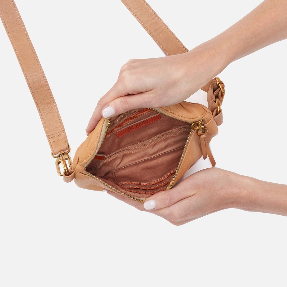 Hobo | Fern Belt Bag in Pebbled Leather - Sandstorm