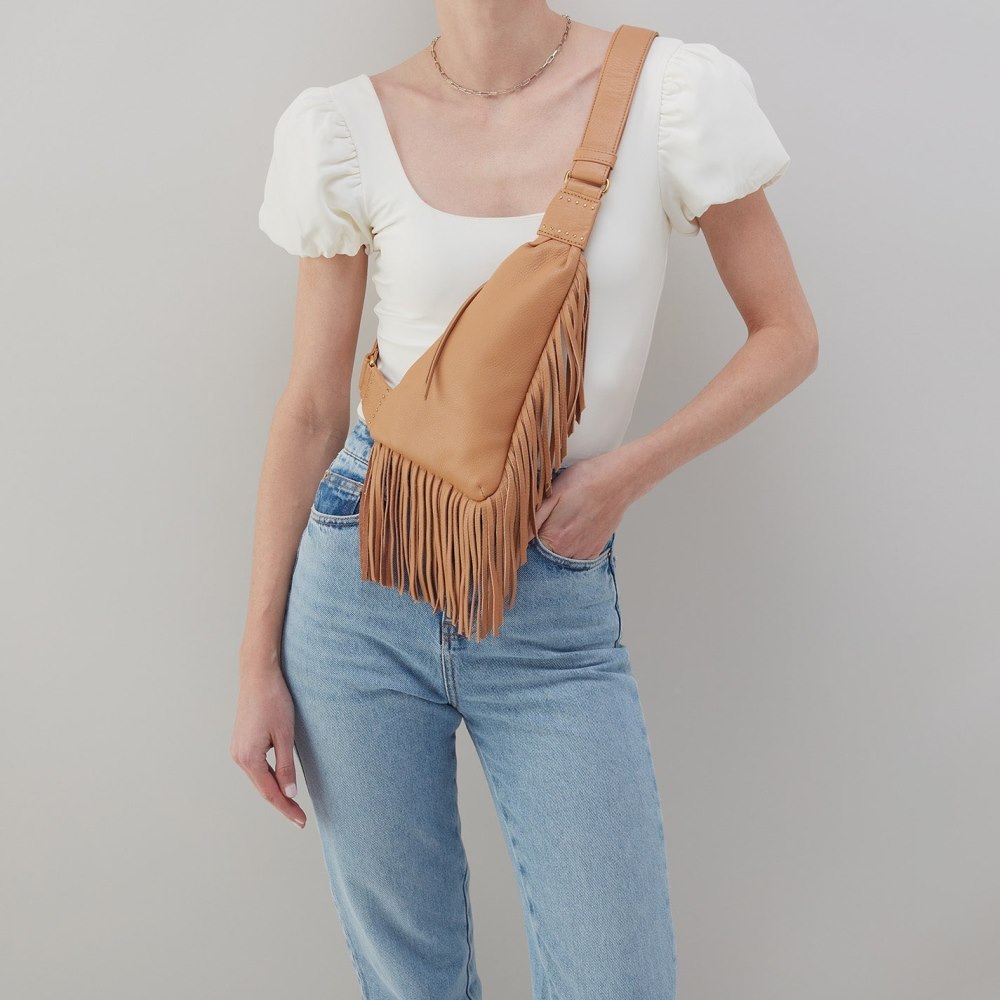 Hobo | Bodhi Sling in Pebbled Leather - Sandstorm With Fringe