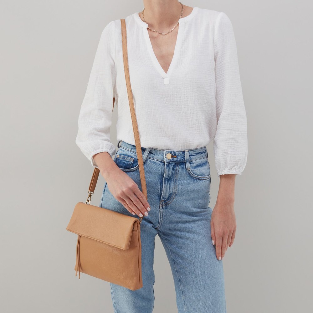 Hobo | Draft Crossbody in Pebbled Leather - Sandstorm