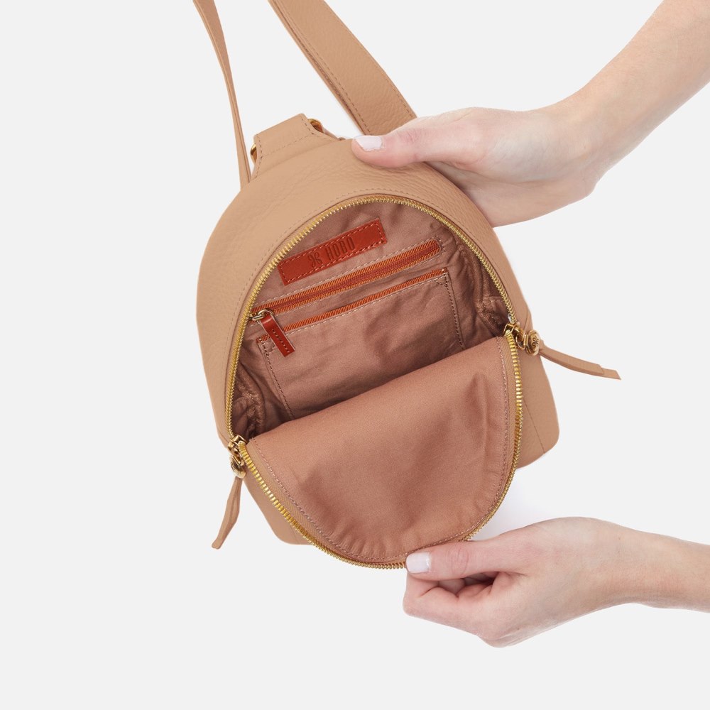 Hobo | Fern Sling in Pebbled Leather - Sandstorm